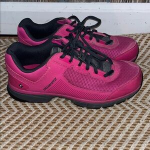 Women’s specialized size 9 bright pink and gray cadette clip on Mountain bike